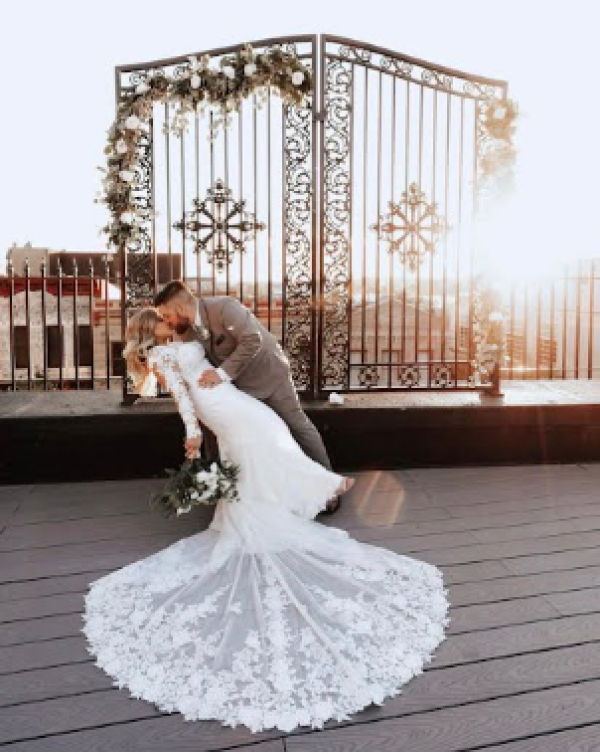 Hilary & Tyler (photographer: Valentino Weddings)